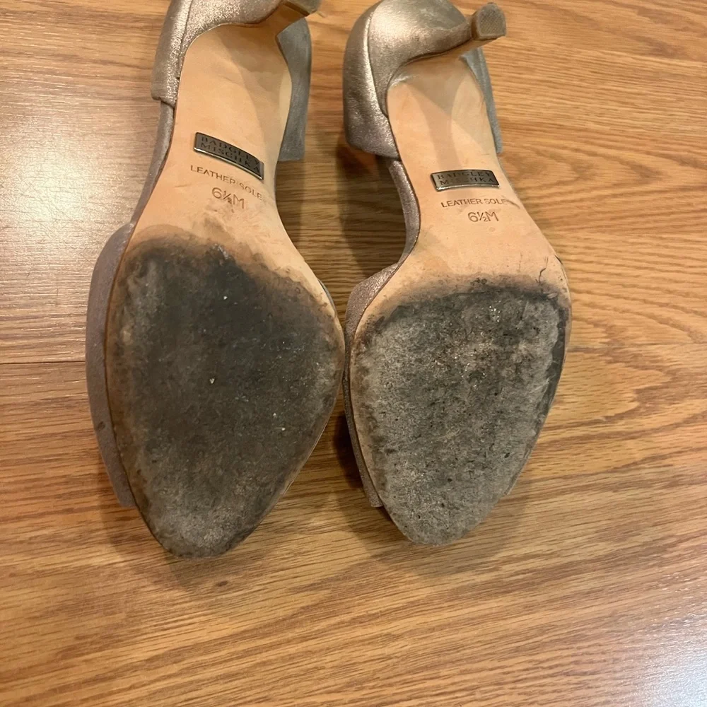Badgley Mischka Salsa d’orsay Pewter Heels with Decorative Broch Size 6 1/2